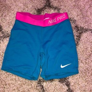 Girls size XL nike pro